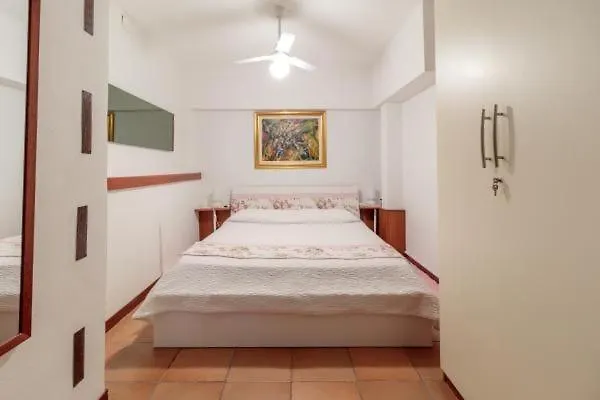 Semesterbostad Cyclops House Villa Aci Catena